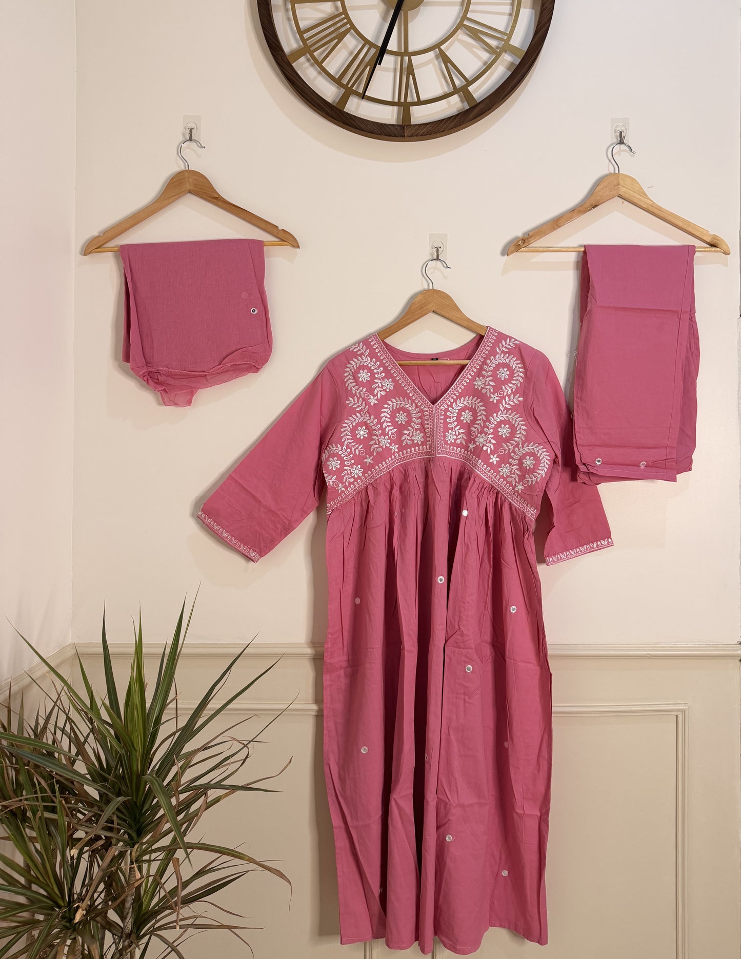 Elegant Rose Pink Embroidered Women’s Kurta Set (3-Piece)