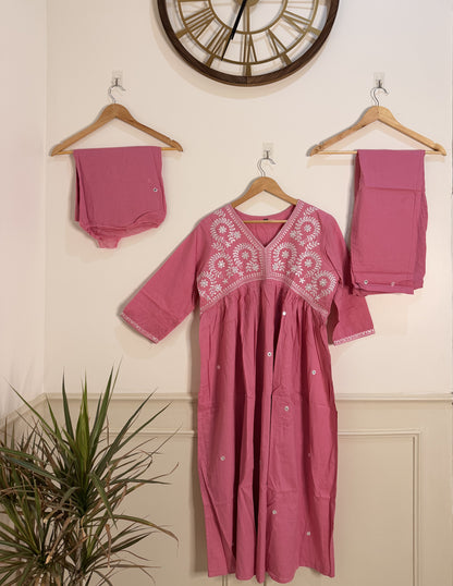 Elegant Rose Pink Embroidered Women’s Kurta Set (3-Piece)