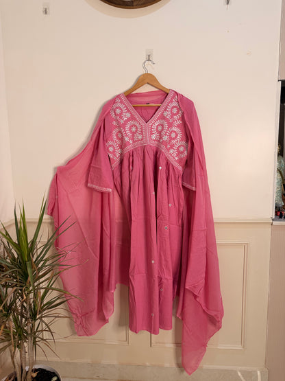 Elegant Rose Pink Embroidered Women’s Kurta Set (3-Piece)