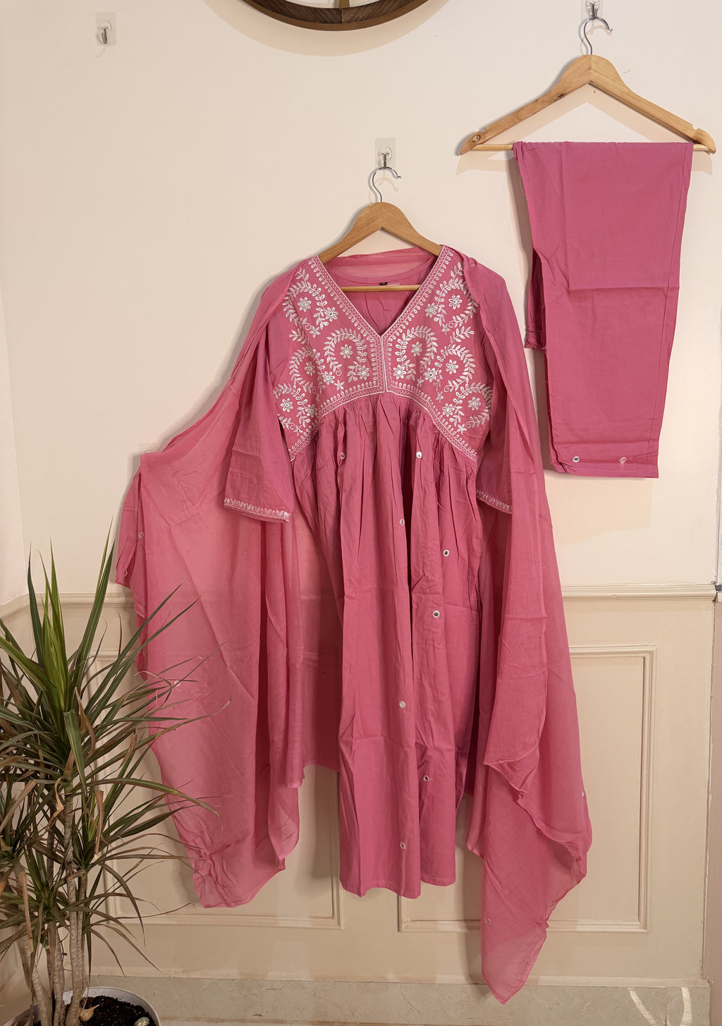 Elegant Rose Pink Embroidered Women’s Kurta Set (3-Piece)
