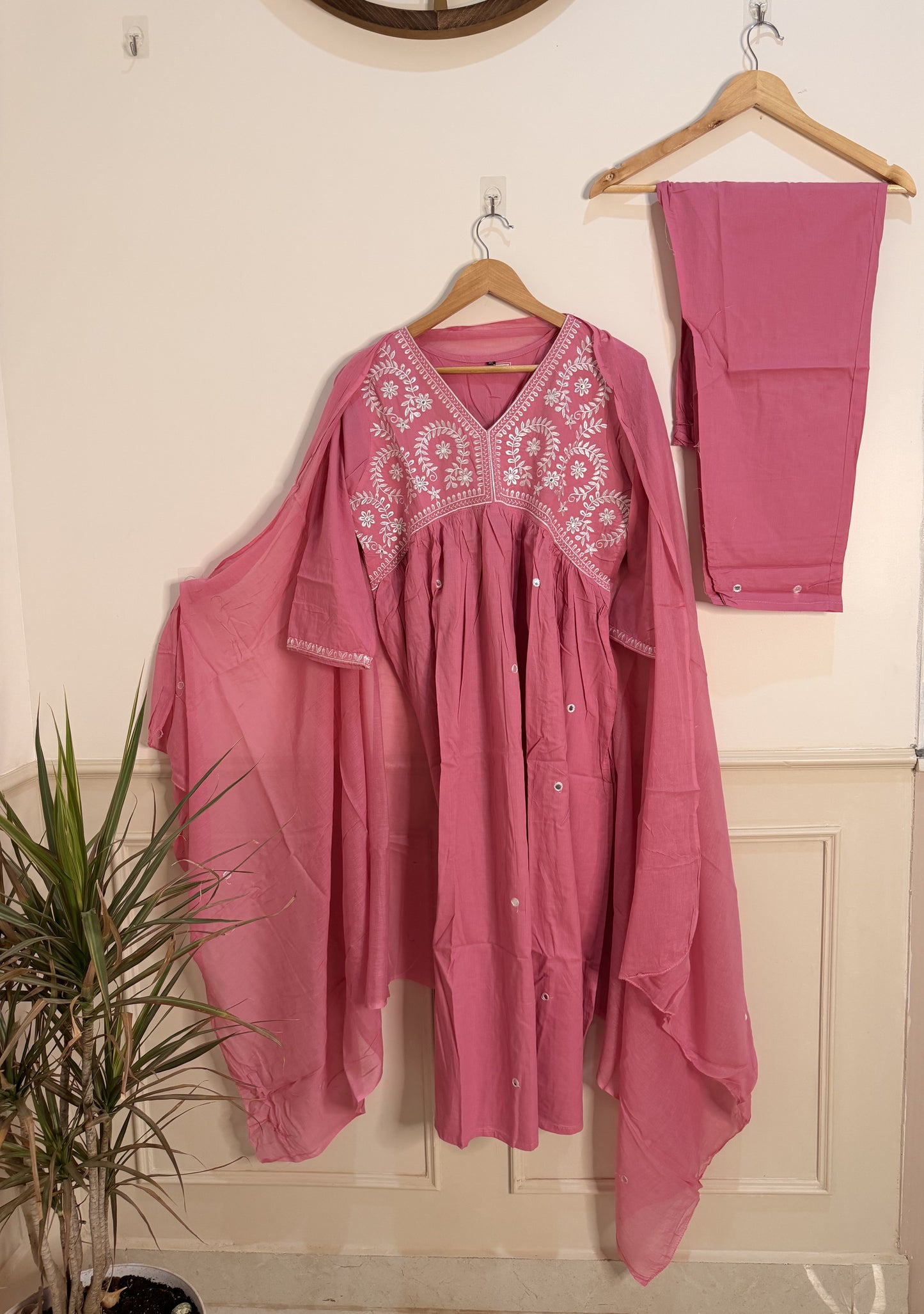 Elegant Rose Pink Embroidered Women’s Kurta Set (3-Piece)