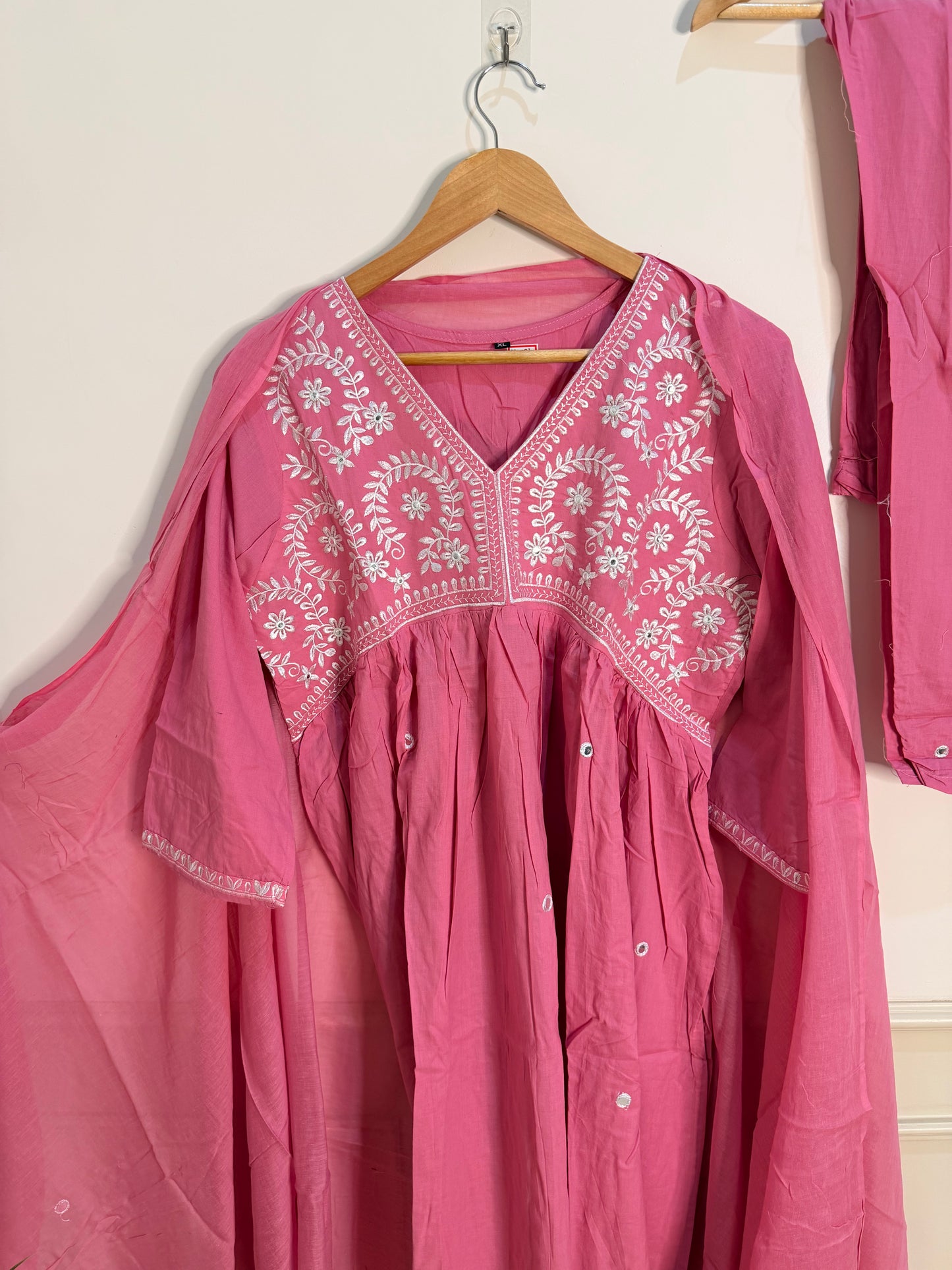 Elegant Rose Pink Embroidered Women’s Kurta Set (3-Piece)