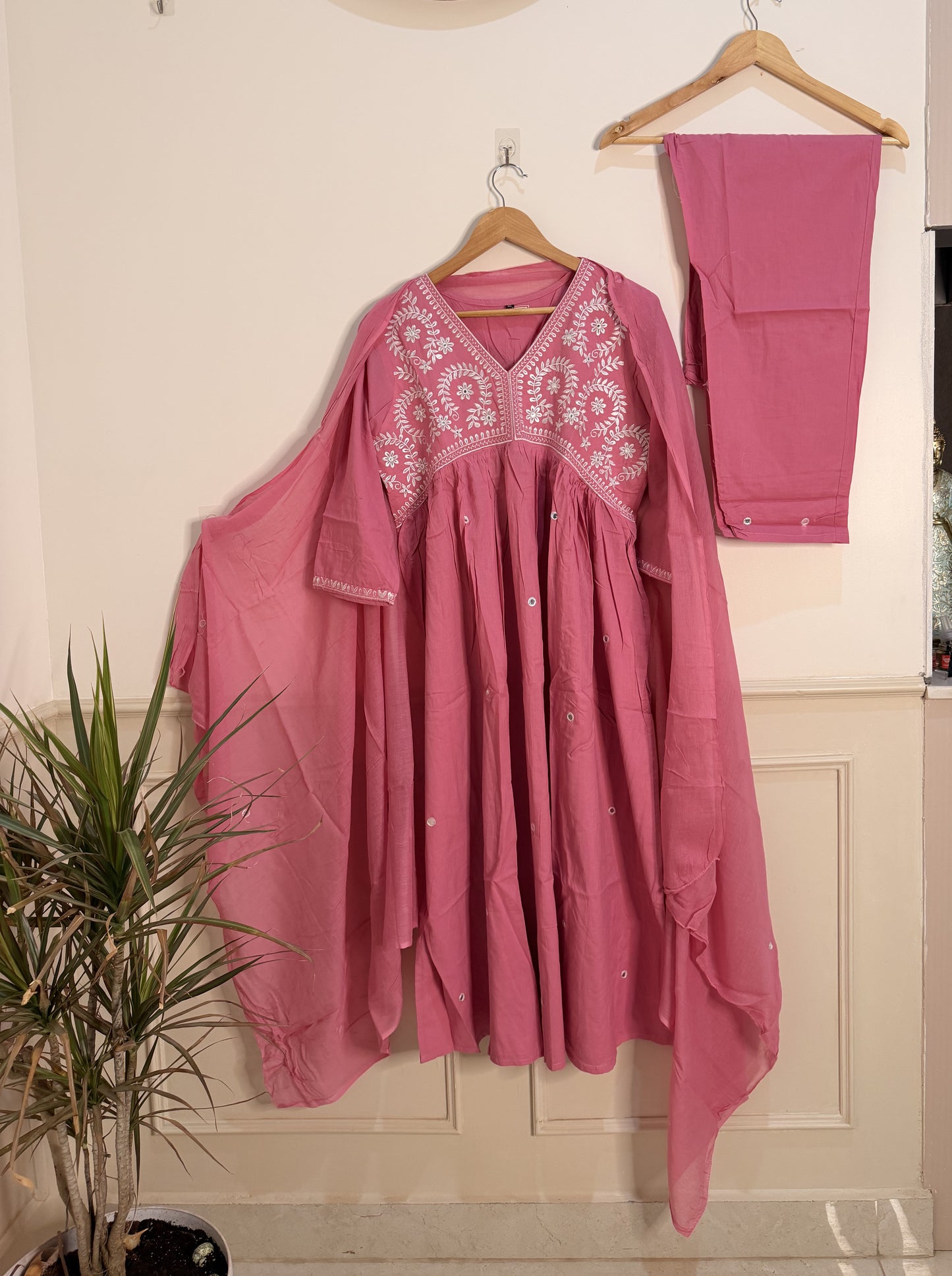 Elegant Rose Pink Embroidered Women’s Kurta Set (3-Piece)