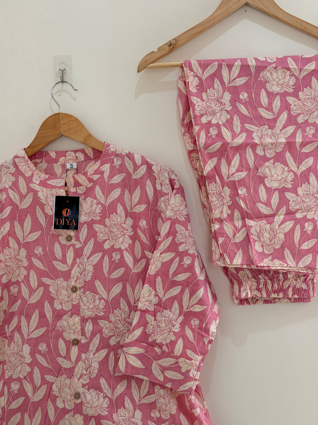 Soft Pink Floral Women’s Kurta Set (2-Piece)