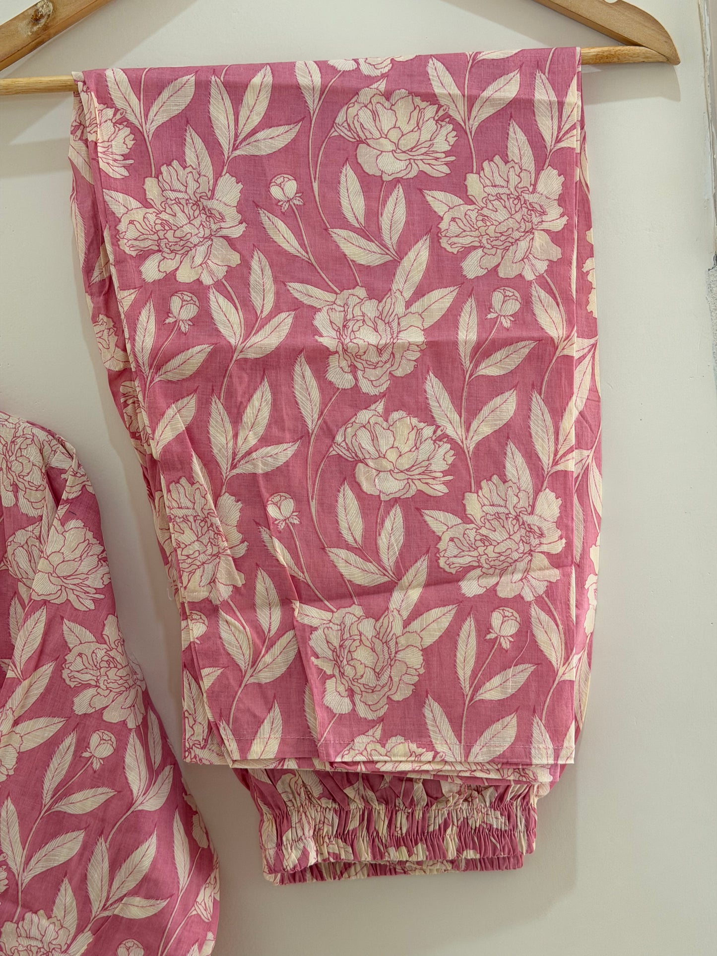 Soft Pink Floral Women’s Kurta Set (2-Piece)