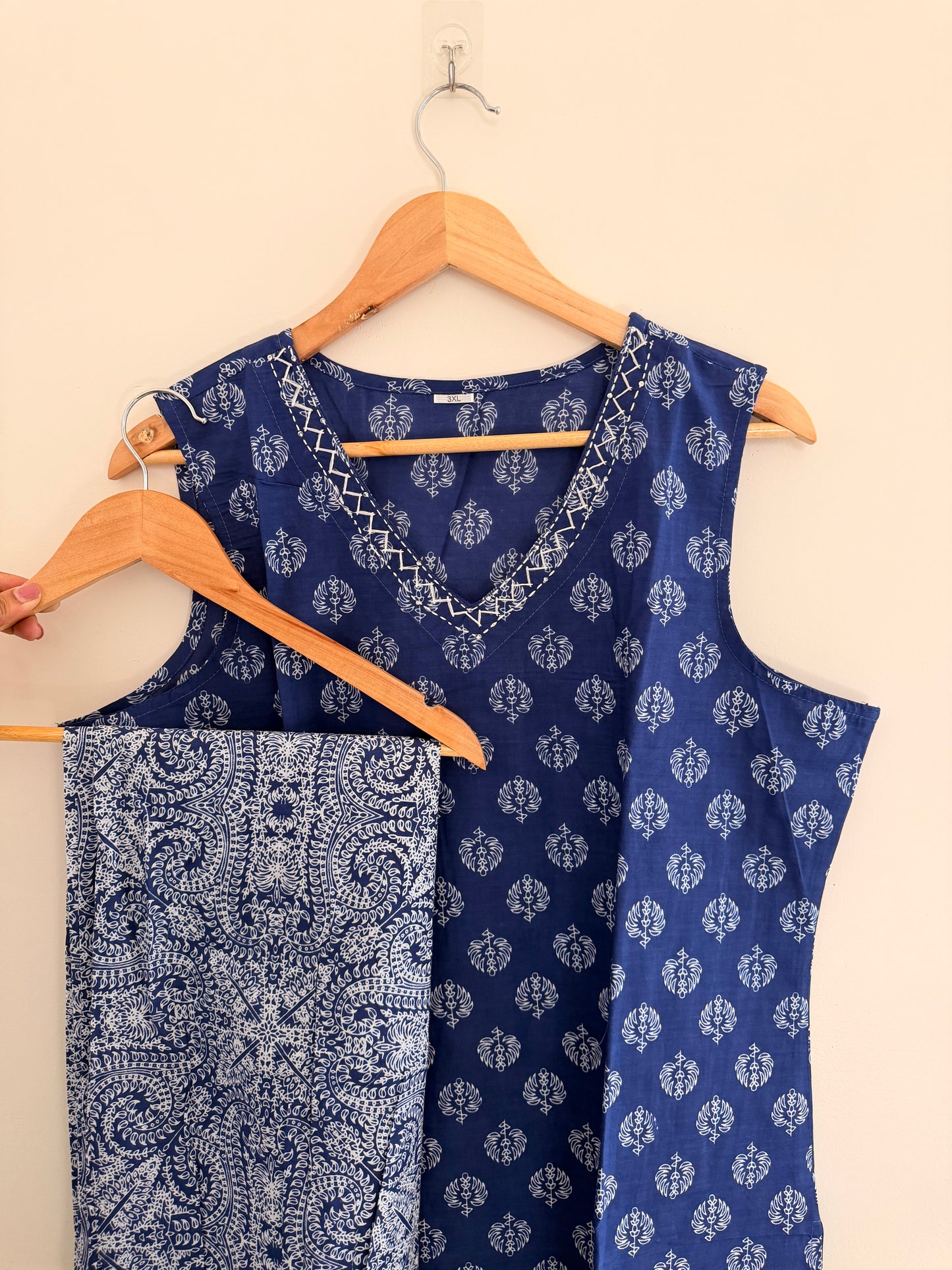 Indigo Printed Sleeveless Women’s Kurta Set (2-Piece)