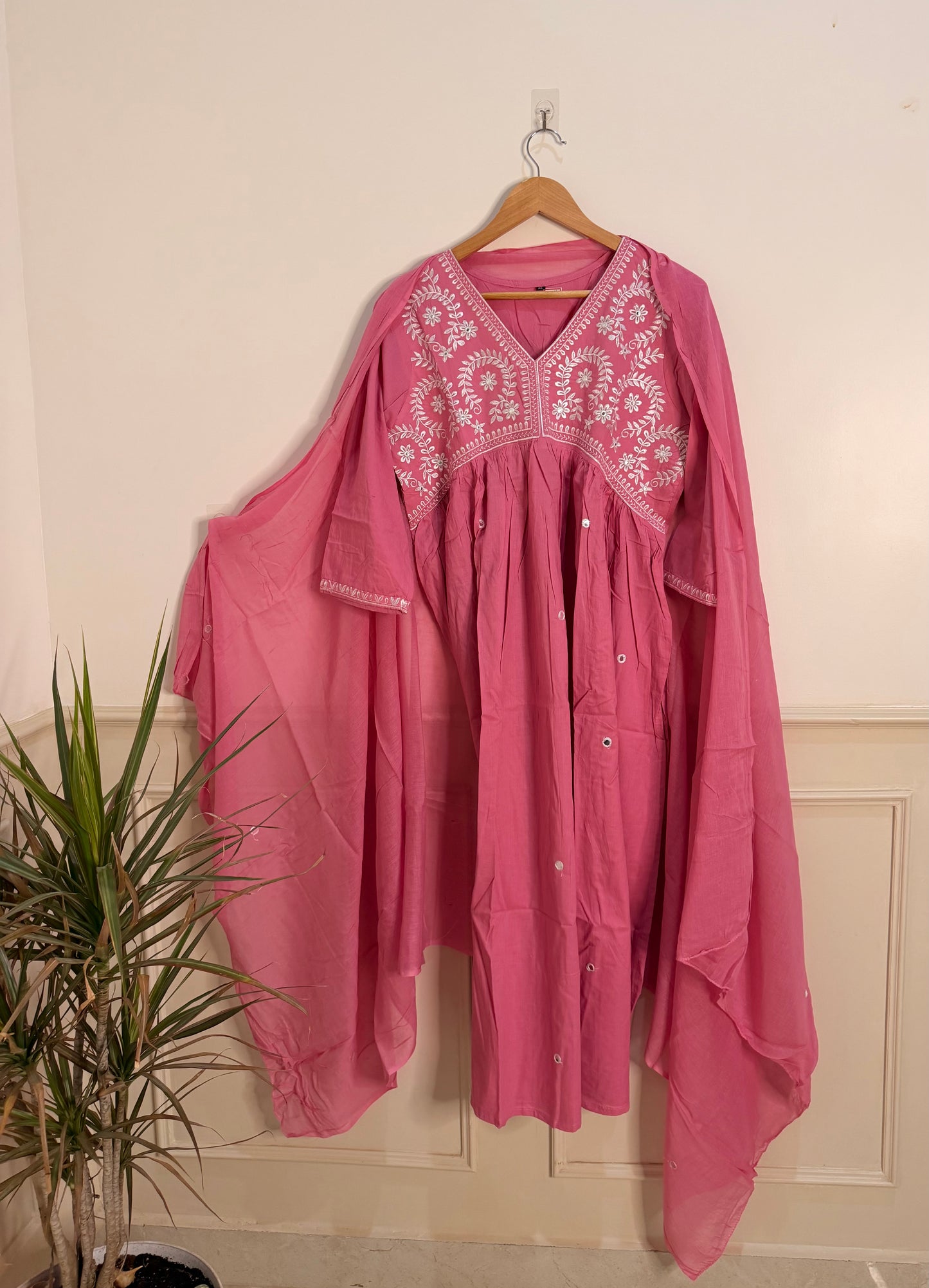 Elegant Rose Pink Embroidered Women’s Kurta Set (3-Piece)