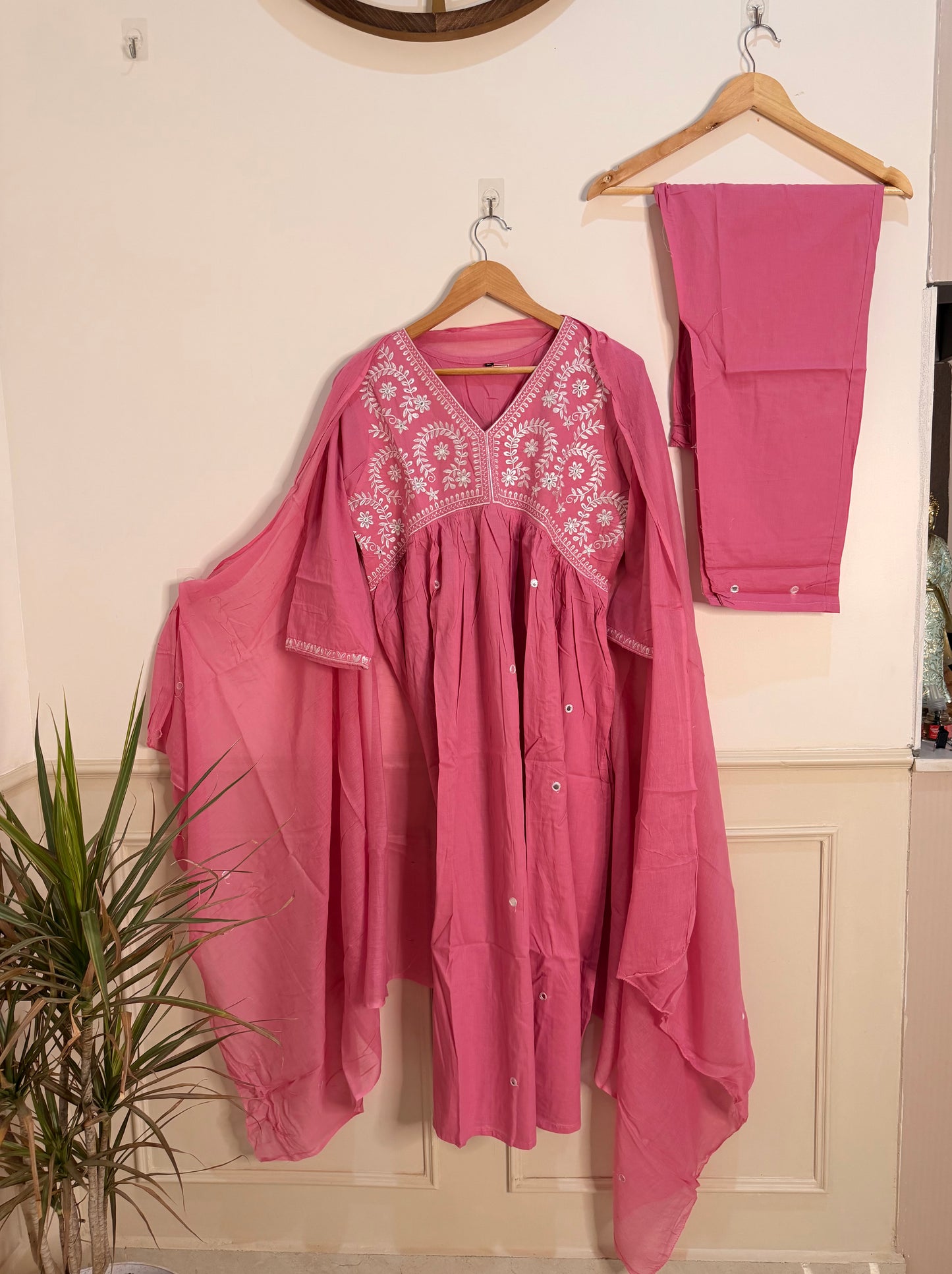 Elegant Rose Pink Embroidered Women’s Kurta Set (3-Piece)