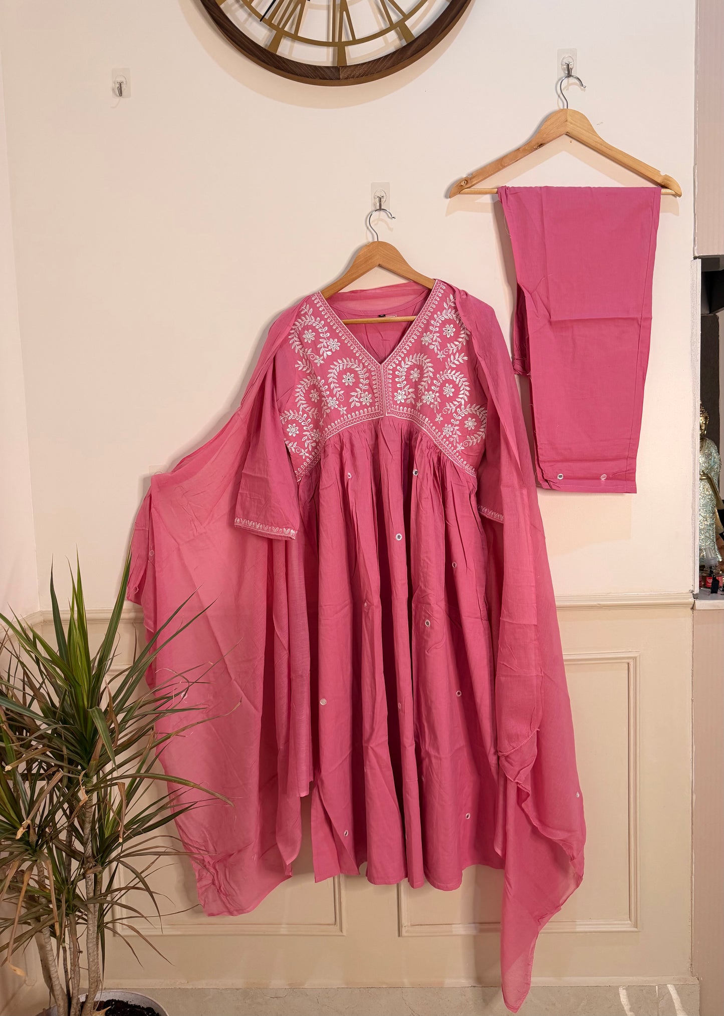 Elegant Rose Pink Embroidered Women’s Kurta Set (3-Piece)